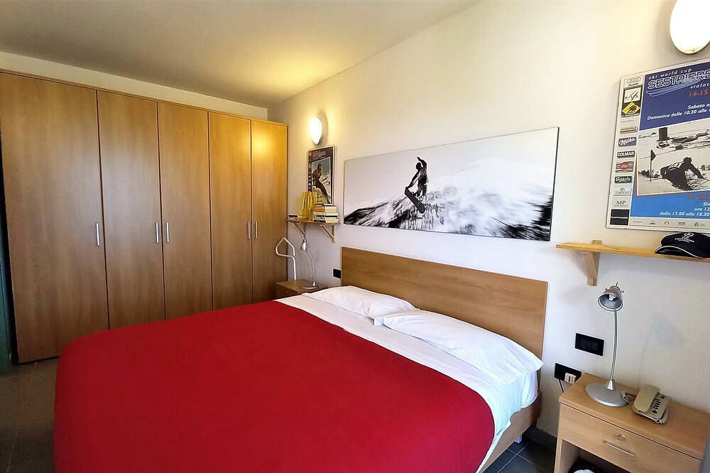 Apartment in the Olympic village near the center 100 meters from the lifts in Sestriere, Via Lattea