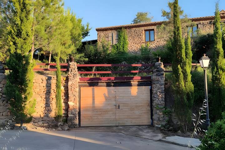 Country House 'La Casa De Piedra' with Mountain View, Wi-Fi and Air Conditioning in Matet, Sierra de Espadán Natural Park