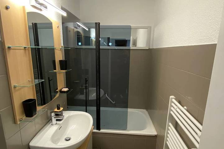 Appartement entier, Superbe vue lac-Appartement T3 équipé avec parking -Idéalement situé in Évian-les-Bains, Région de Thonon-les-Bains
