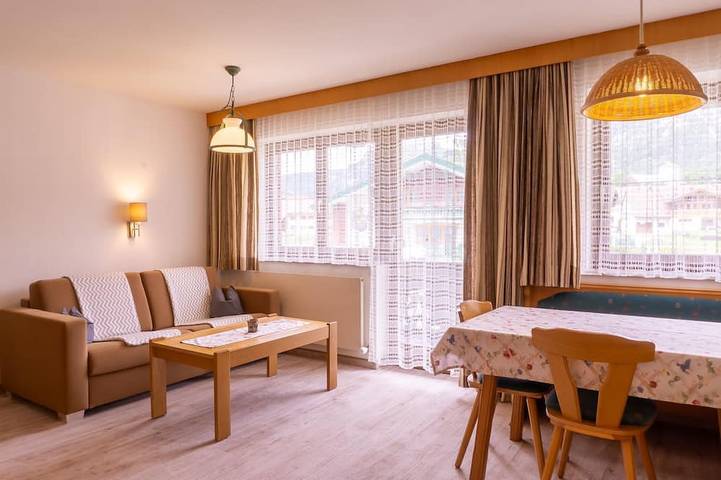 Ferienwohnung für 4 Personen, mit Garten und Sauna sowie Balkon in Grän