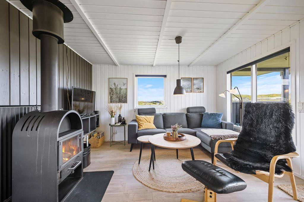 Gut gelegenes Ferienhaus mit geschlossener Terrasse in Årgab, Holmsland Klit