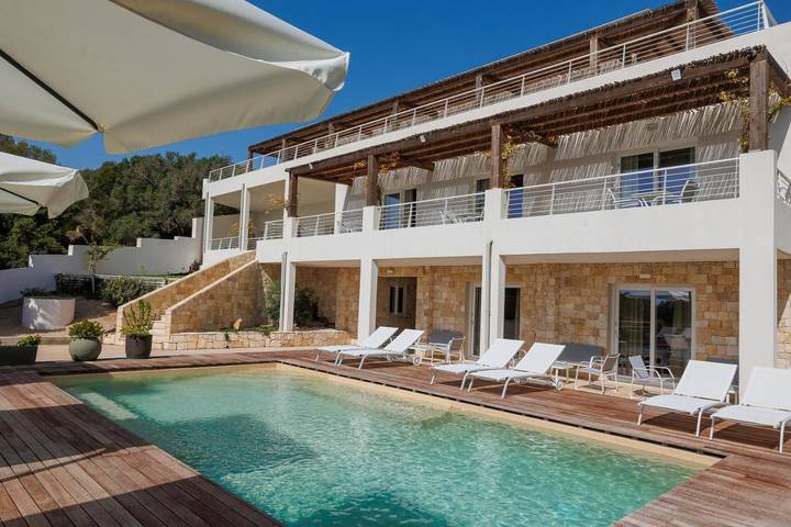 Hôtel pour 3 personnes, avec jardin ainsi que piscine et vue
