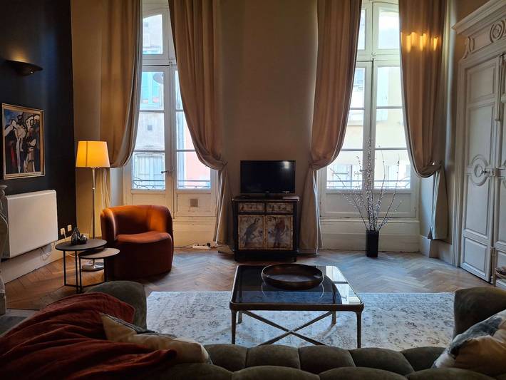 Entire apartment, Historic Stylish Apt in Heart of Carcassonne in Carcassonne, Carcassonne region