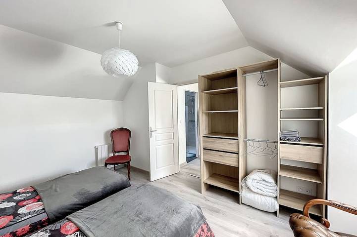 Maison rénovée proche mer 7 pers., jardin, wifi et ping-pong, 3 chambres, 2 salles d'eau in Carolles, Côte de la Déroute
