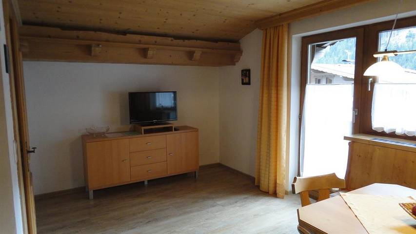 Ganze Ferienwohnung, Apartment/3 Schlafräume/Dusche, Wc in Finkenberg, Zillertaler Alpen