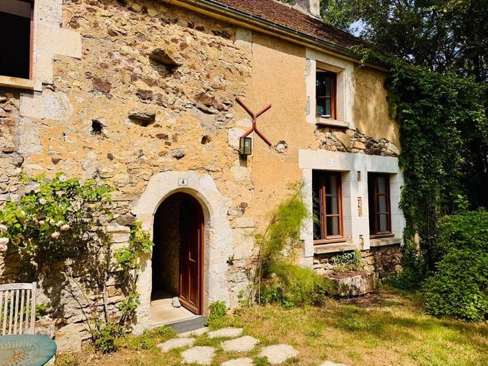 Location de vacances pour 9 personnes, avec Balcon et Terrasse ainsi que Jardin et Vue dans Treigny-Perreuse-Sainte-Colombe - 2