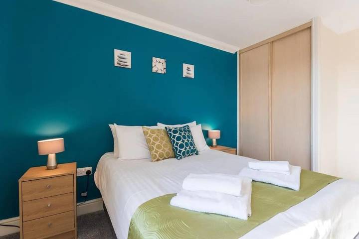 Apartment for 7 people, with pets in Swindon