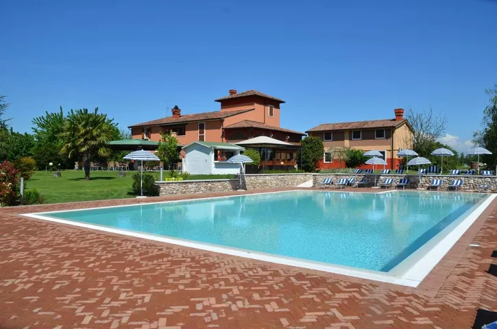 Hotel für 2 Personen, mit Kinderpool und Ausblick sowie Pool und Garten - 1