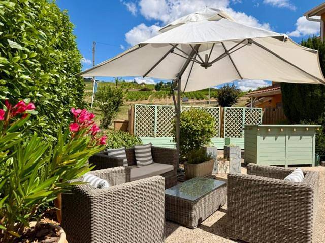 Hôtel pour 3 personnes, avec vue ainsi que jardin et piscine, animaux acceptés à Juliénas - 4