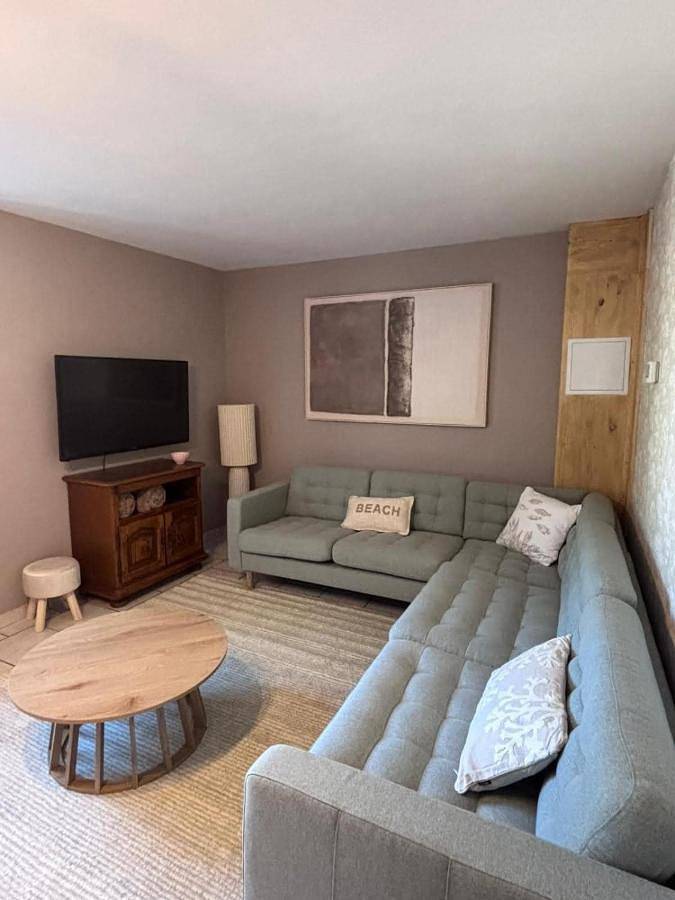 Location de vacances pour 8 personnes, avec Terrasse et Piscine à Manvieux