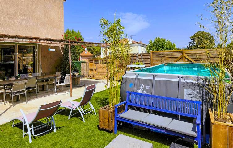 Acogedor apartamento de 1 dormitorio con piscina y terraza en Saint-Savournin in Cadolive, Costa mediterránea (Francia)