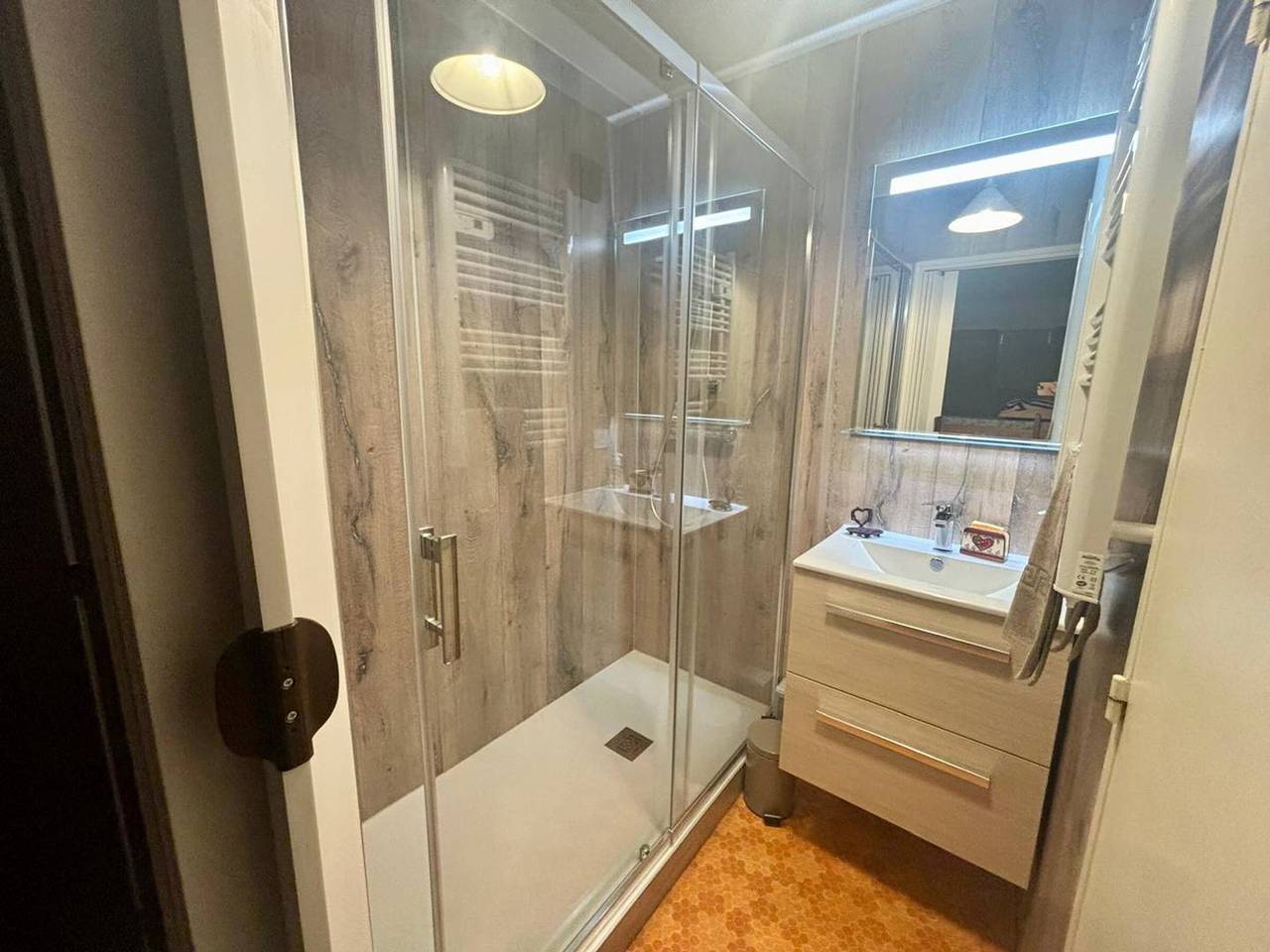 Entire studio, Mezzanine Studio with Wifi in Les Angles in Les Angles, Parc naturel régional des Pyrénées catalanes