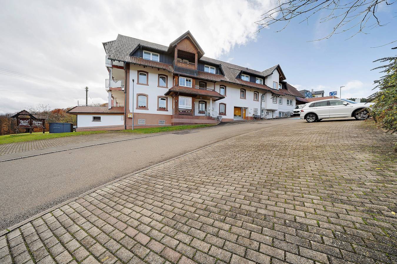 Apartamento inteiro, Apartamento de férias 'Kirchblick' com varanda e Wi-Fi in Biederbach, Central Black Forest