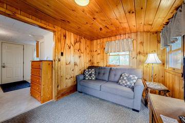 Log Cabin for 4 Guests in Loon Mountain, Franconia Notch, Picture 3