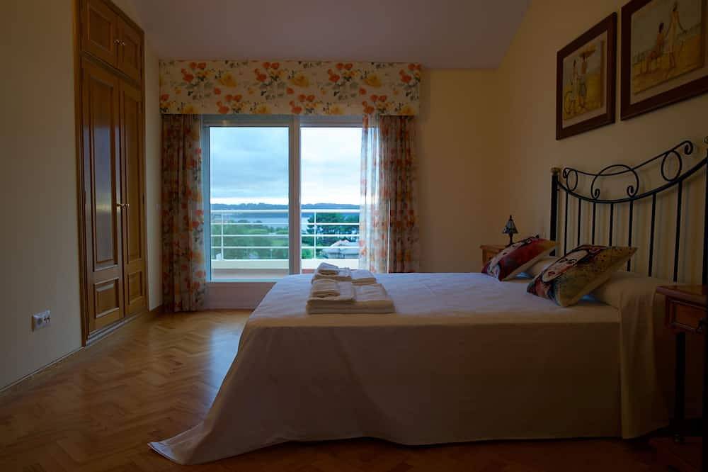 Casa Con Piscina Y Vistas Al Mar in Perbes, Miño