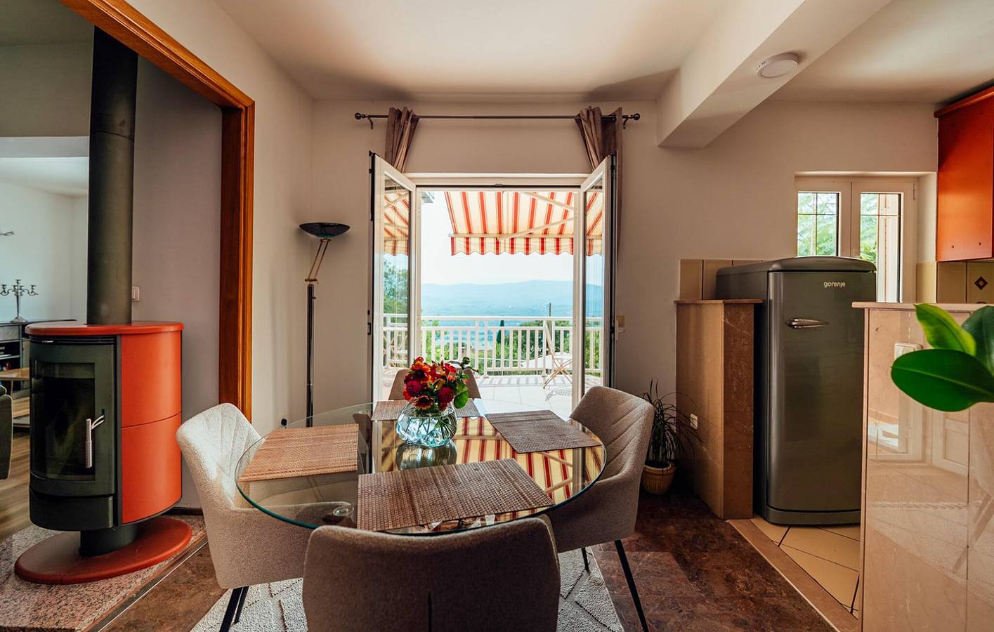 Charmantes Apartment mit Pool in der Nähe des Zentrums und der Sehenswürdigkeiten von Imotski in Imotski, Makarska Riviera