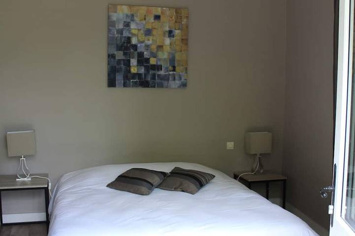 Gîte pour 5 personnes, avec terrasse et jardin, animaux acceptés à Le Puy-Notre-Dame - 2