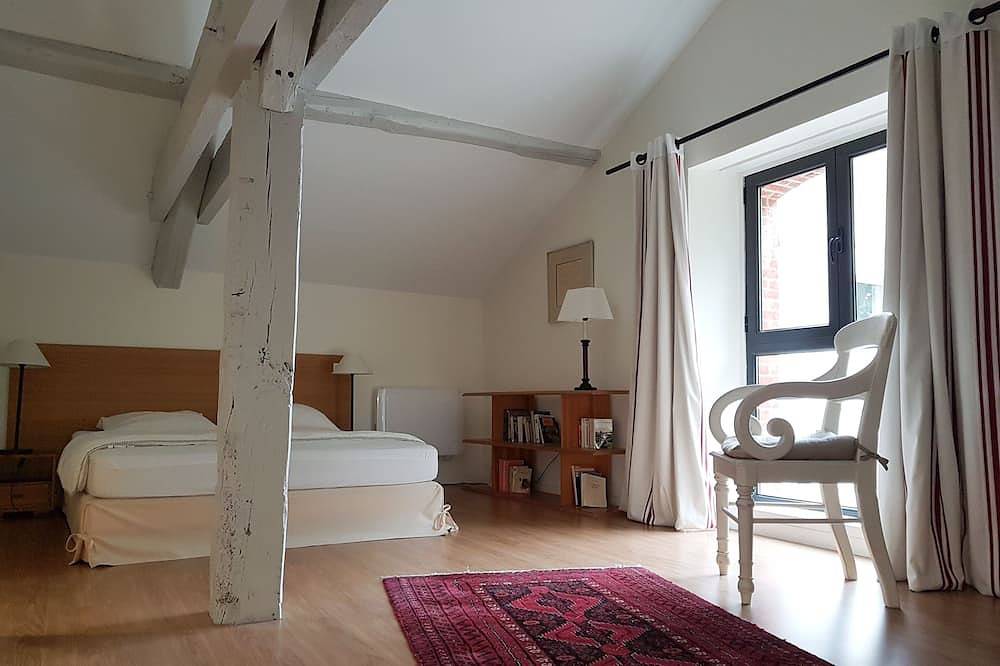 House in Bayonne with swimming pool in wooded park in Saint-Pierre-d'Irube, Bayonne region