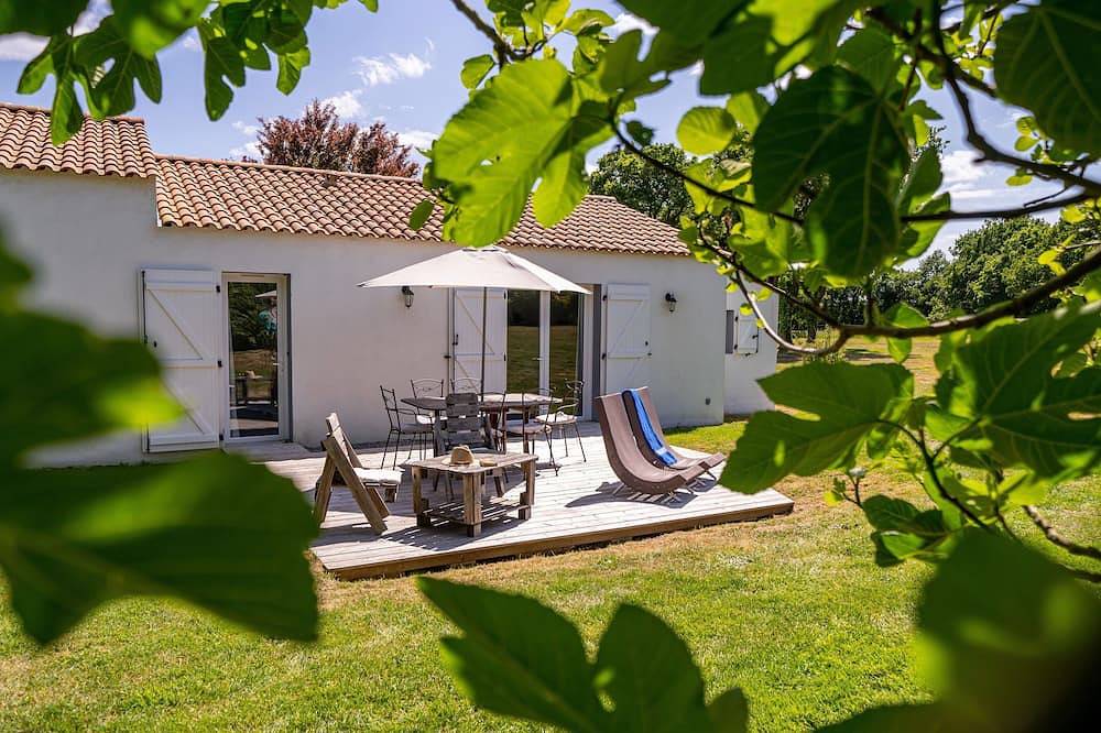 Comfortable cottage in peace between sea and marsh! in Sallertaine, Vandea
