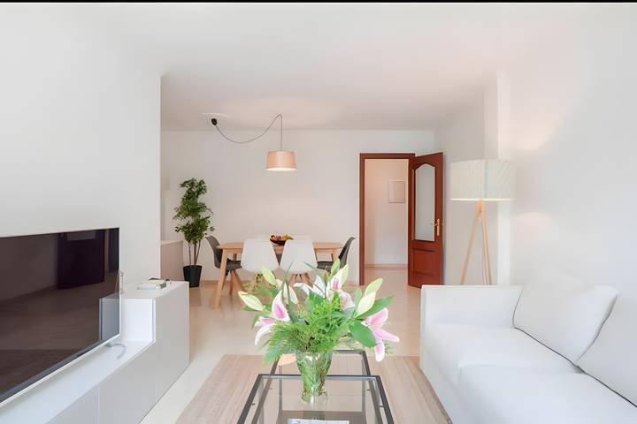 Entire apartment, Encantador y espacioso apartamento de 4 habitaciones y balcones en el centro histórico ubicación inmejorable in Málaga Central District, Malaga