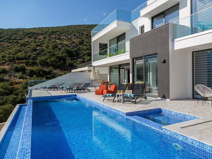 Villa für 8 Personen, mit Terrasse und Garten sowie Pool und Whirlpool in Kalkan