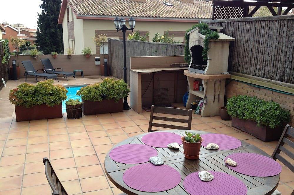 Family-Friendly Holiday Home with private pool Near Barcelona in Supermaresme, Sant Vicenç de Montalt