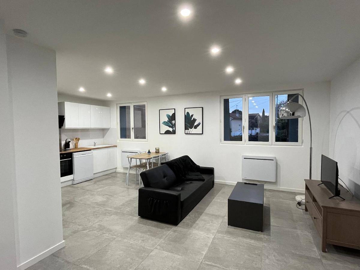 Appartement entier, Appartement à 4 min du métro in Saint-Genis-Laval, Lyon et ses environs