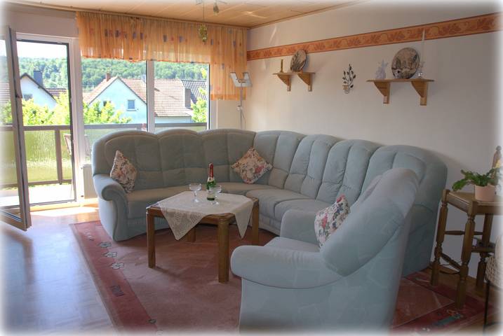 Geheel appartement, Vakantie Appartement "Gabi" met Gedeelde Tuin, Balkon & Wifi in Borken (Hessen), Schwalm-Eder-Kreis