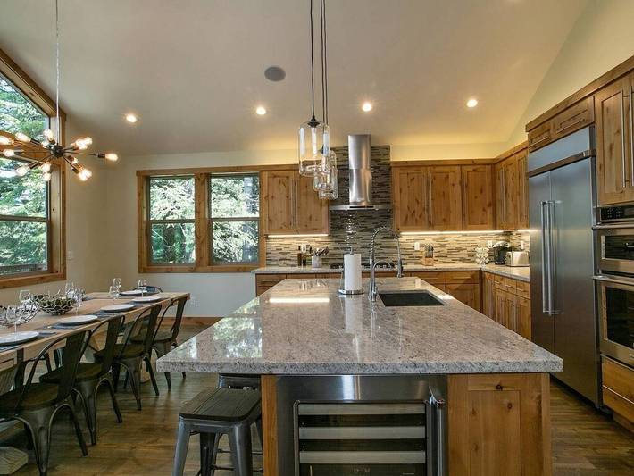 Vacation rental for 16 people, with pool and balcony as well as sauna and hot tub in Donner Lake