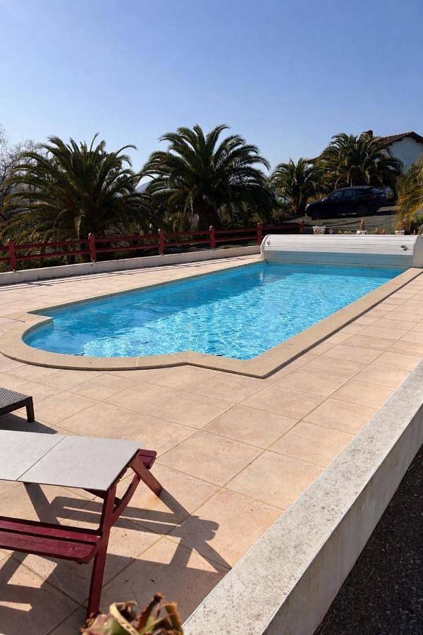 Gîte pour 6 personnes, avec Terrasse et Jardin ainsi que Piscine et Vue à Hasparren - 4