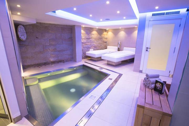 Hôtel pour 2 personnes, avec sauna ainsi que terrasse et piscine