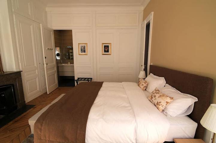 Entire apartment, 2 Bedrooms Luxury Apartment with Balcony - La Suite Terreaux in Lyon, Lyon region