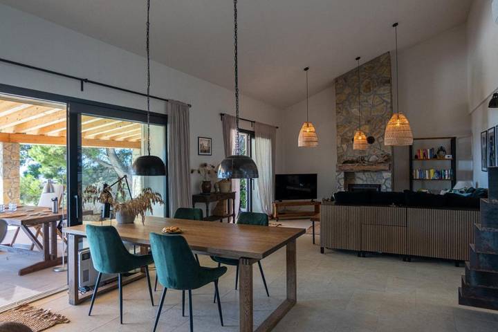 Appartamento per 4 persone, con piscina e panorama nonché terrazza e giardino in Collesano