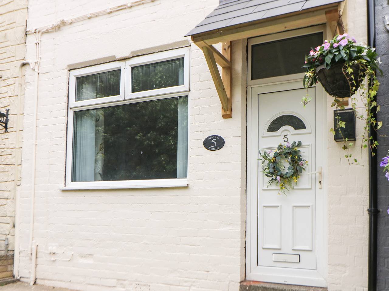 Appletree Cottage in Old Bolsover, Derbyshire
