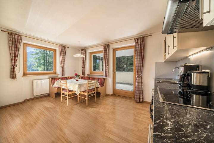 Entire apartment, Vacation Home "Maria Steinröserl" with Mountain View, Garden, Wi-Fi & Sauna in Capanne di Fuori, Moos in Passeier