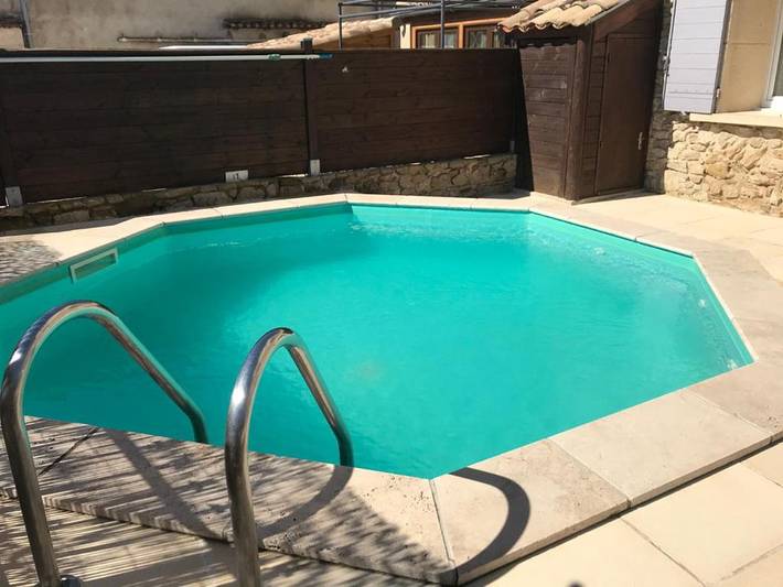 Location de vacances pour 6 personnes, avec terrasse ainsi que vue et piscine, adapté aux familles à Buisson - 4