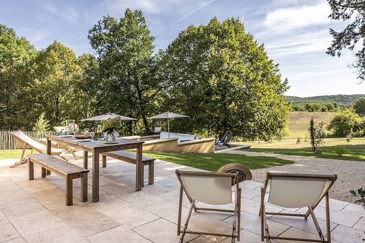 Gîte pour 9 personnes, avec terrasse et jardin