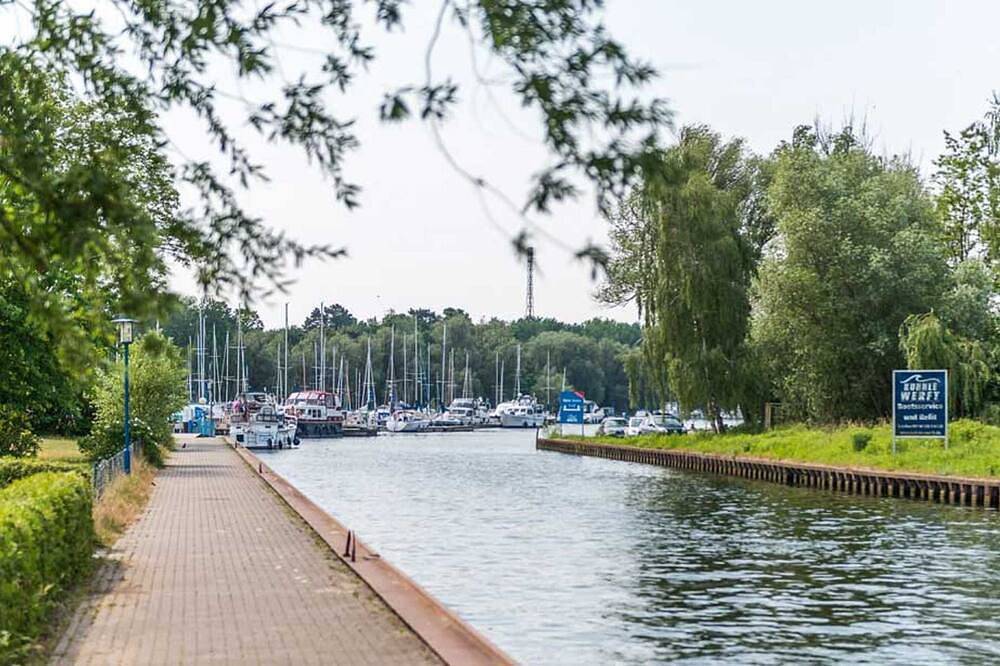 Vetus 1500 - führerscheinfreies Hausboot - Kuhnle-Tours Hafendorf Müritz in Rechlin, Müritz
