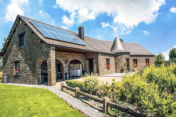 Villa für 9 Personen, mit Terrasse und Garten in Gros Fays