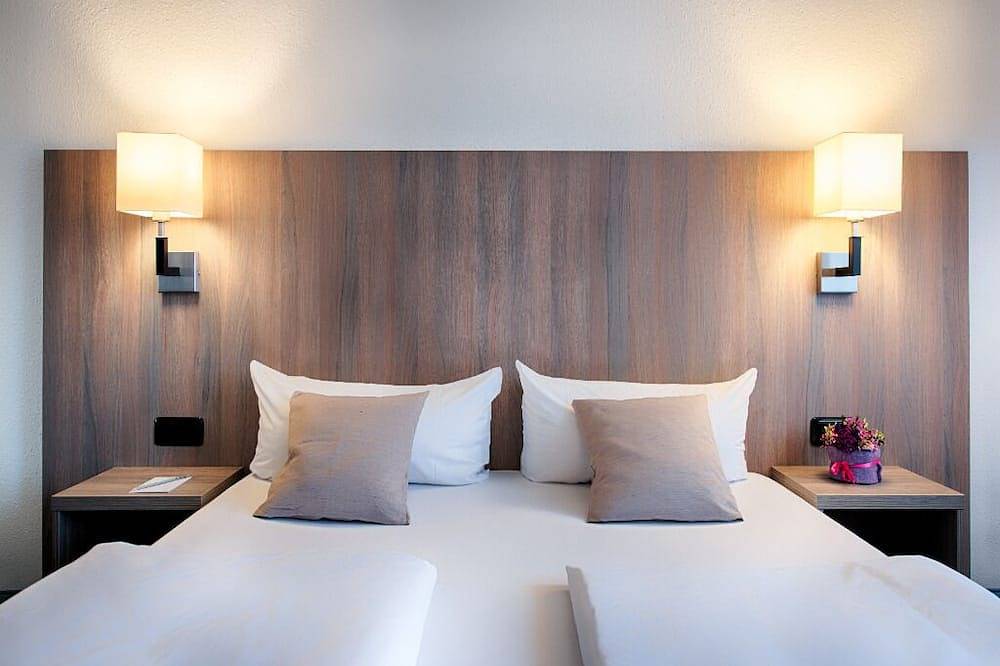 Unwind in Inviting Room w/ Onsite Sauna | Steps to Ruhr Park Shopping Center in Bochum, Ruhrgebiet