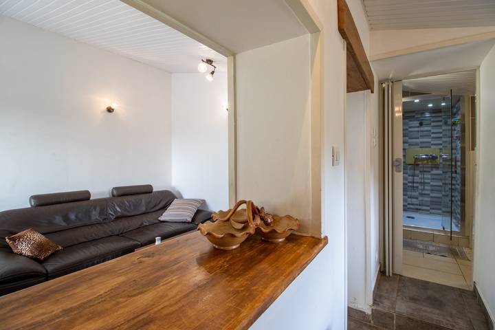 Escape to Les Pouges – Renovated House with Garden, Fast Wi-Fi, Barbecue in Saint-Avit-Saint-Nazaire, Libourne Området