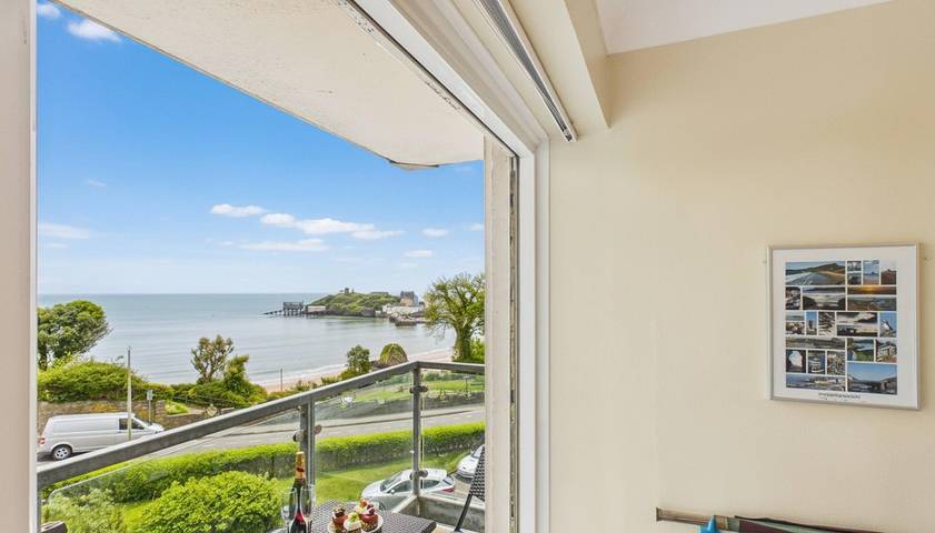 Holiday apartment for 4 people, with balcony and ocean view in Tenby
