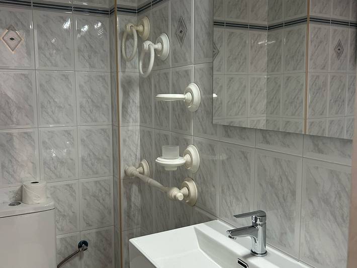 Ganze Wohnung, Moderne Wohnung in Torre del Mar mit Pool und Klimaanlage in Torre del Mar, Vélez-Málaga