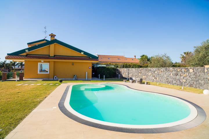 Gîte pour 8 personnes, avec bassin pour enfant ainsi que jardin et vue sur le lac, animaux acceptés à Acireale - 3