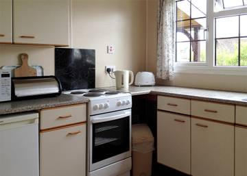 Bungalow for 4 People in Hoveton, East of England, Photo 3