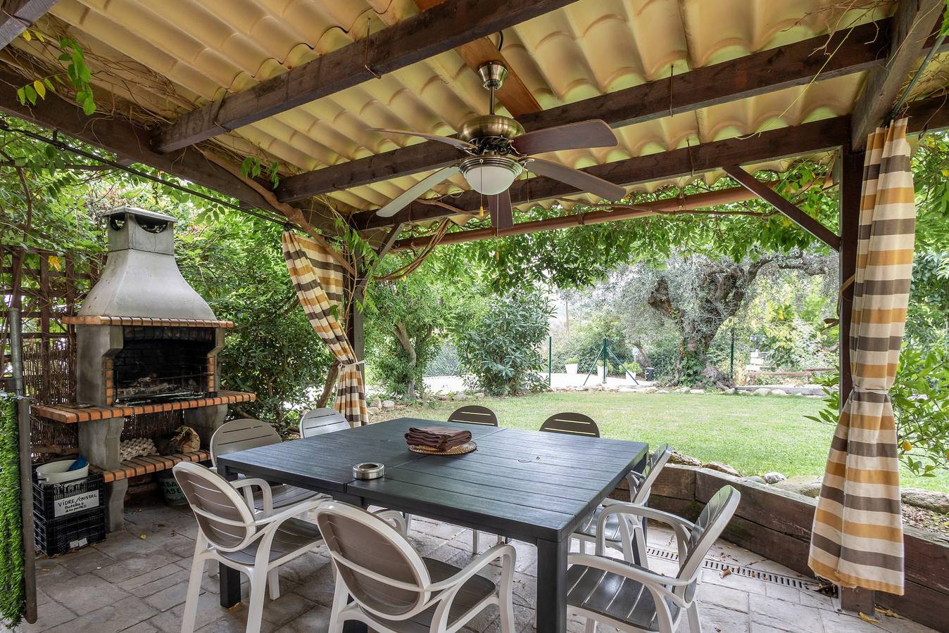 Casa Rural 'La Caseta' con vistas a la montaña, Wi-Fi y aire acondicionado in La Ametlla, Interior de Barcelona
