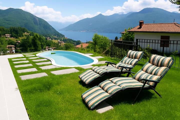 Baita per 8 persone, con terrazza e vista lago nonché piscina, adatto a famiglie con bambini in Lombardia