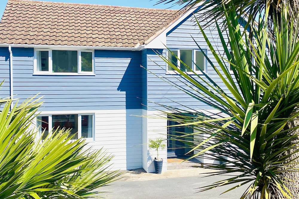 Holiday Home for 8 People in Westward Ho, Devon