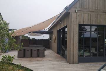 Cottage pour 6 personnes, avec jacuzzi et jardin ainsi que terrasse et sauna à Les Rosiers-sur-Loire