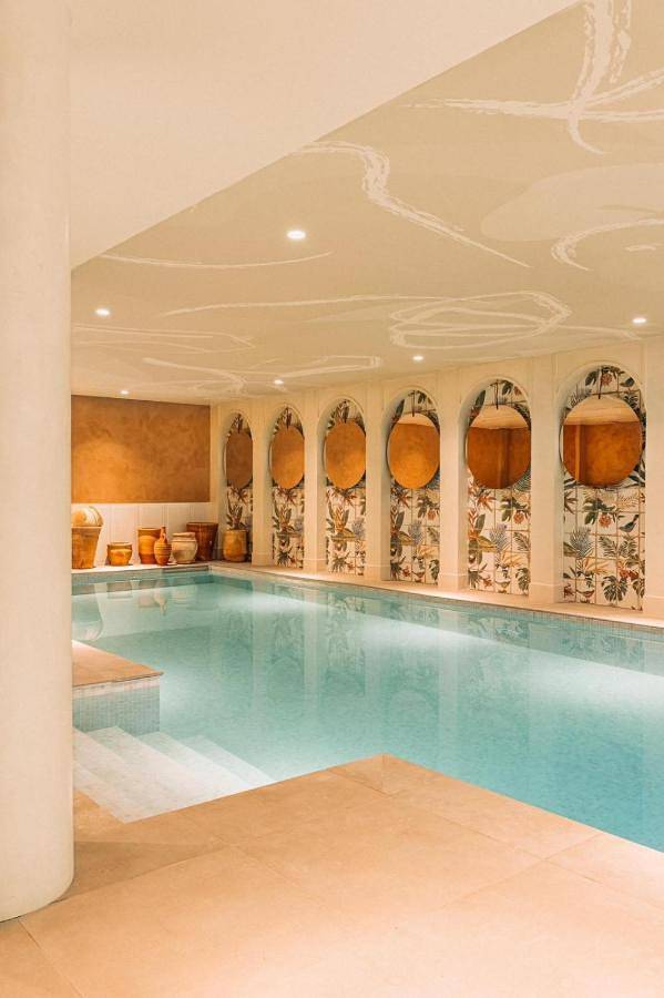 Hôtel pour 2 personnes, avec piscine et jardin ainsi que sauna et jacuzzi, animaux acceptés